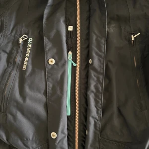 Didriksson regnjacka storlek 36, dam - Didriksson regnjacka storlek 36, dam. Jättefint skick, knappt använd. 