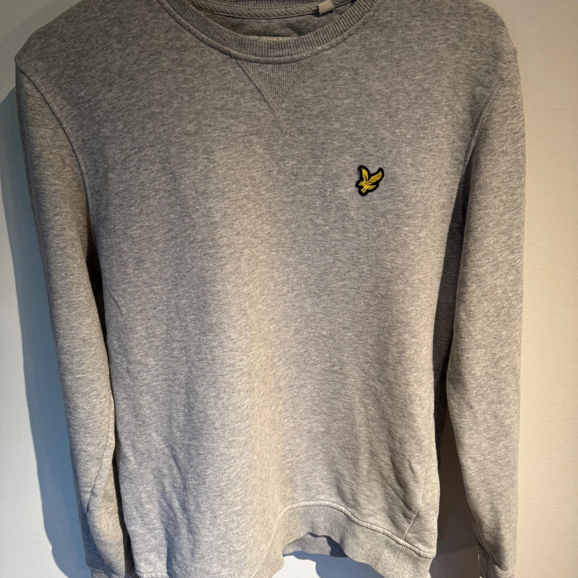 Grå sweatshirt från Lyle & Scott - 2