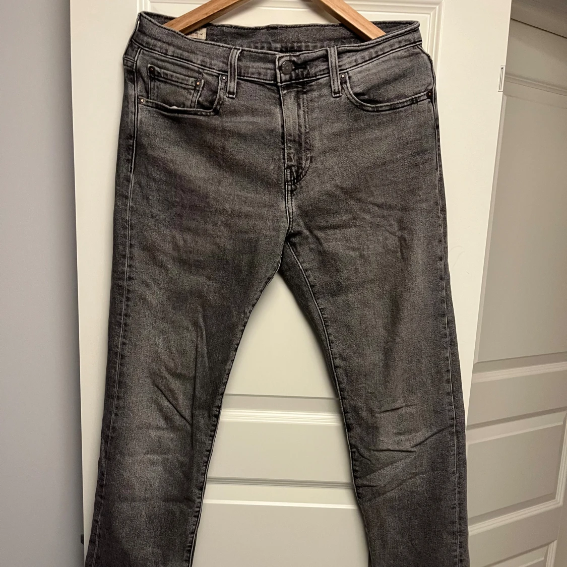 Grå Levi's 502 straight fit