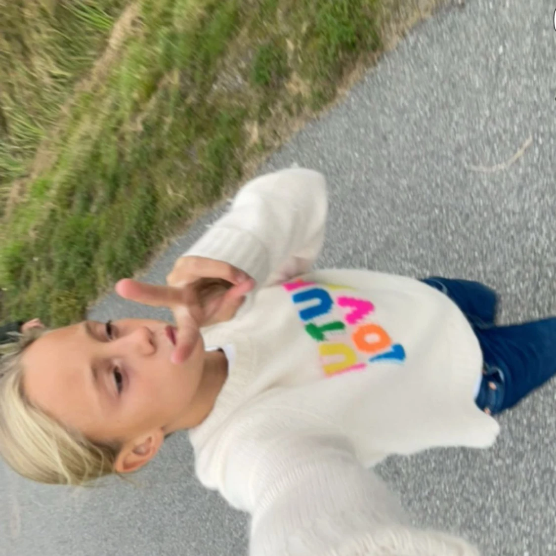 Stickad tröja From Future med tryck - 4