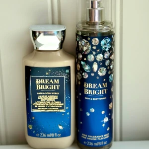 Bath & Body Works Dream Bright mist & lotion set - Bath & Body Works Dream Bright – ett set med body lotion och fine fragrance mist, båda på 236 ml. Använd enligt bild. Givetvis förvarad mörkt och svalt. 