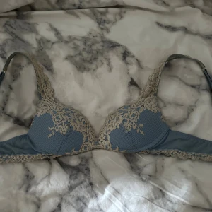 intimissimi bh - intimissmi bh använd fåtal gånger, inga defekter förekommer, skriv till mig vid frågor😊köpt för 500 kr