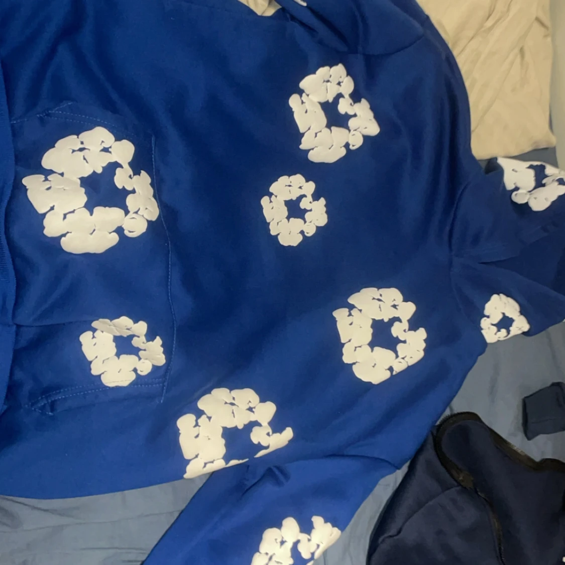 Blå och svart hoodie från denim tears