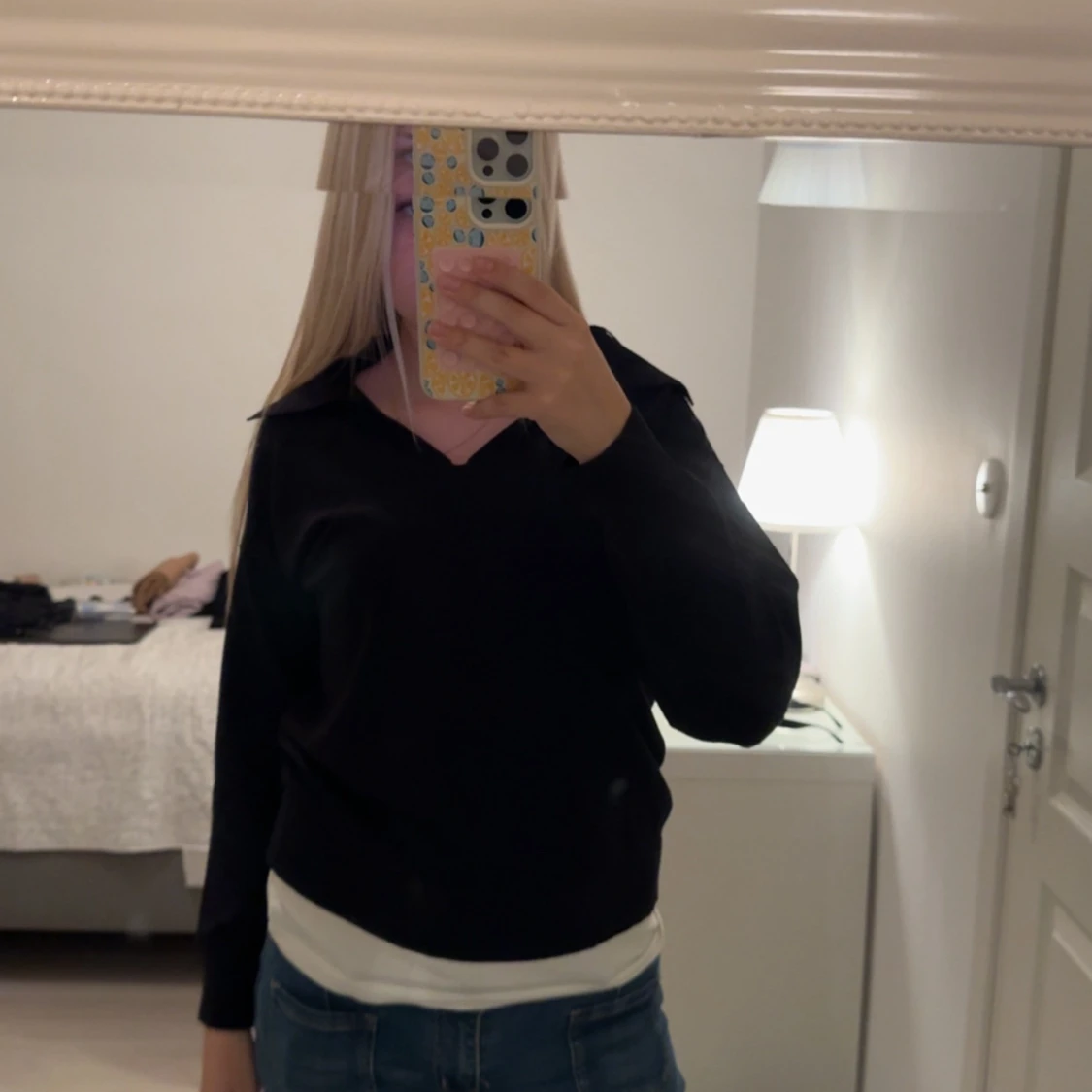 Svart stickad tröja med krage Gina Tricot