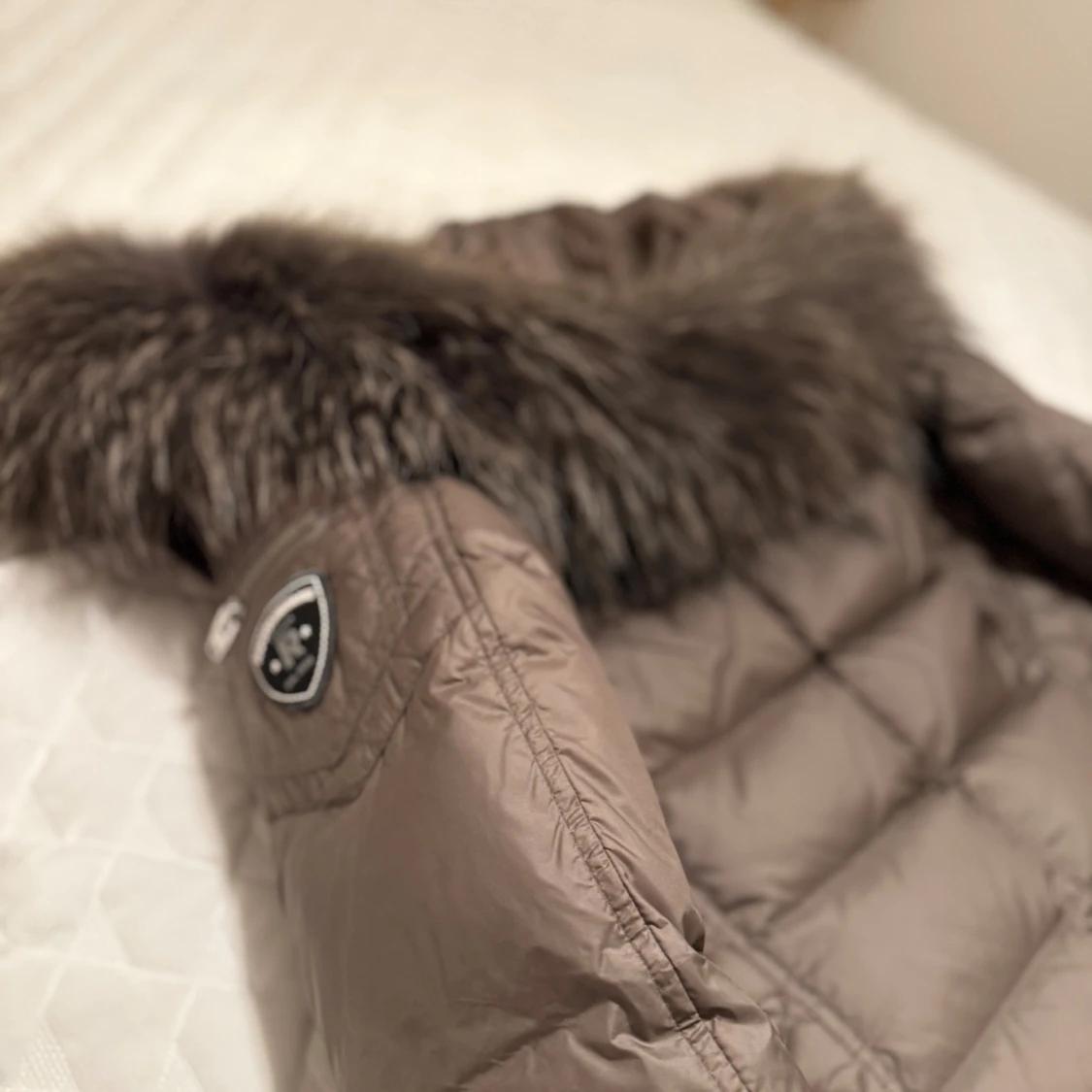 Brun lång dunjacka med fuskpäls - 2