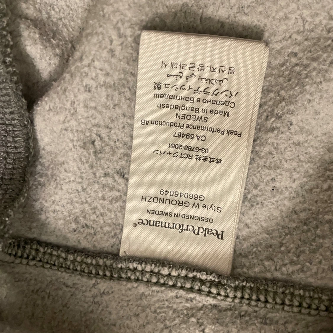 Grå hoodie från Peak Performance - 4