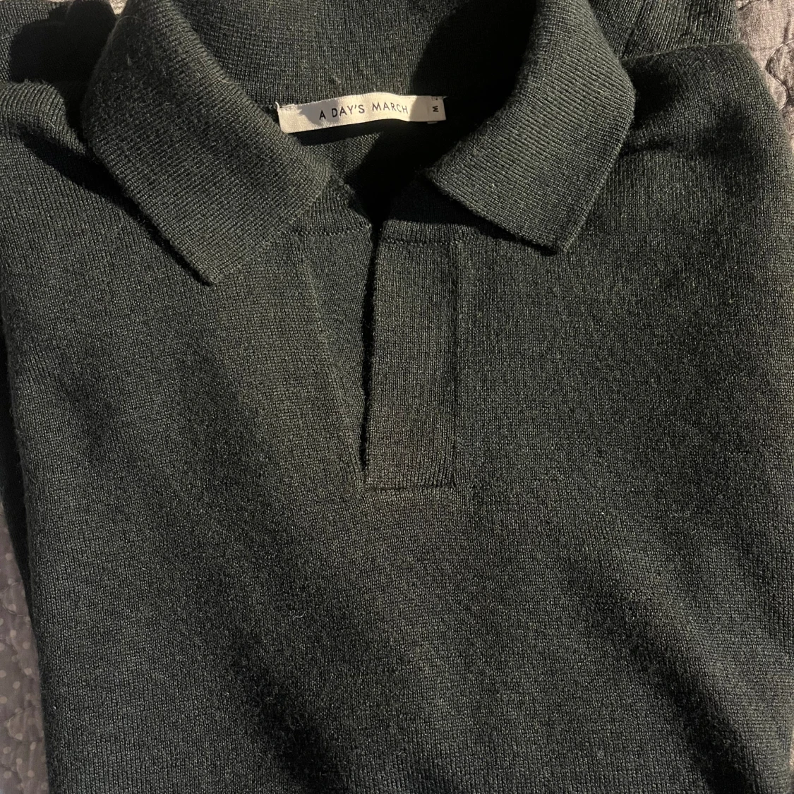 Olivgrön långarmad pikétröja A Day's March