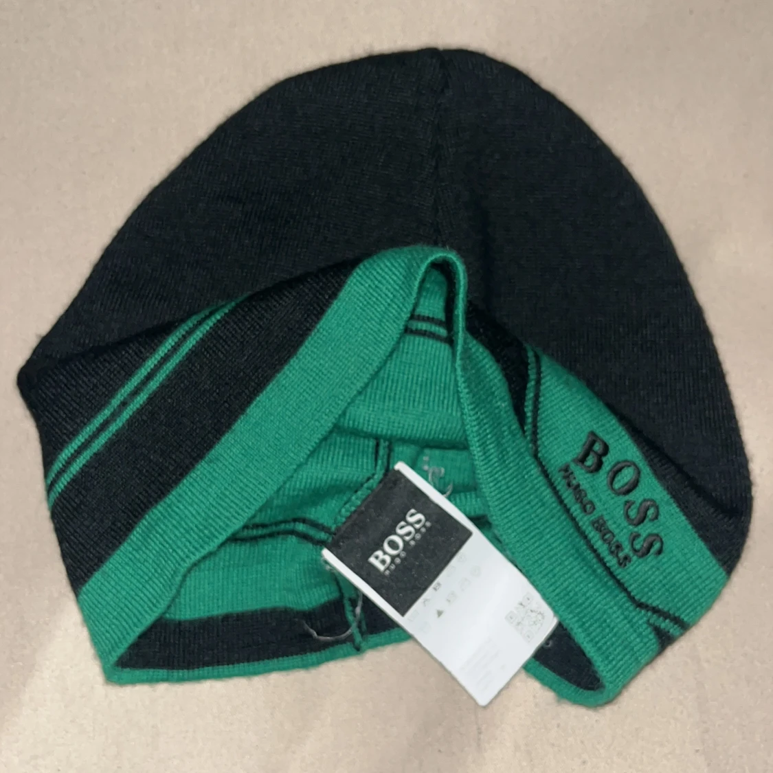 Svart och grön mössa från BOSS - 2