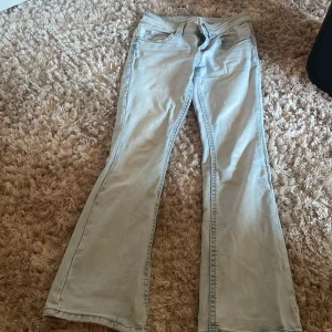 Jeans - Jeans från Gina tricot i stolen 36 vilket motsvarar S ungefär. Säljer då dom inte kommer till andvändning 