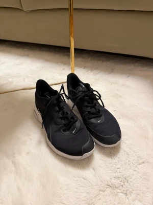 Nike - skor - Nike - AirMax Använd 3 ggr, cond 9/10 Strl 42,5 Nypris 979:- Mitt pris 600:- 