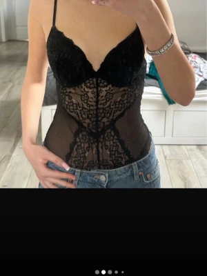 Body H&M - Säljer den här jätte fina bodyn från H&M ❤️‍🔥