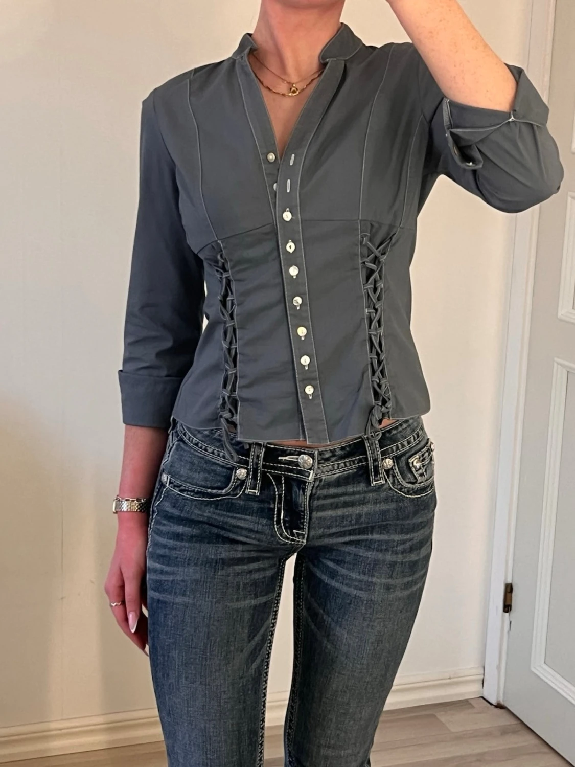 Grå figursydd skjorta  - 1