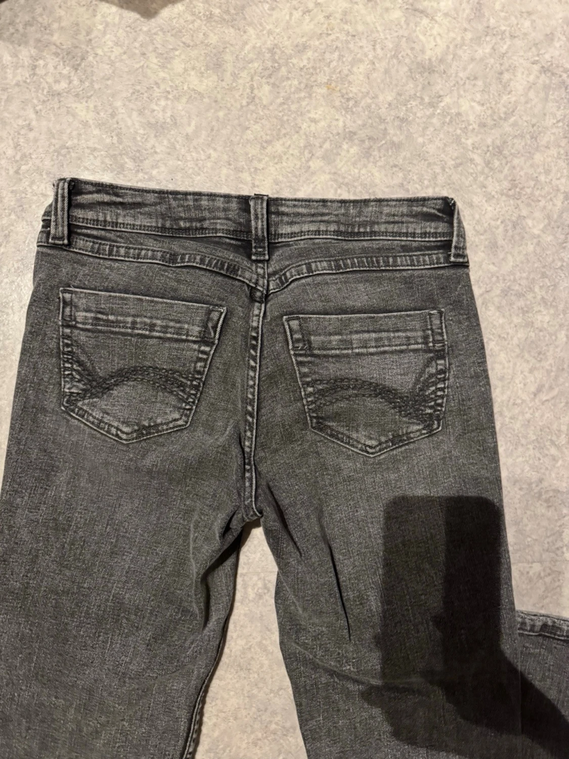 Grå jeans från Divided, storlek 36 - 1