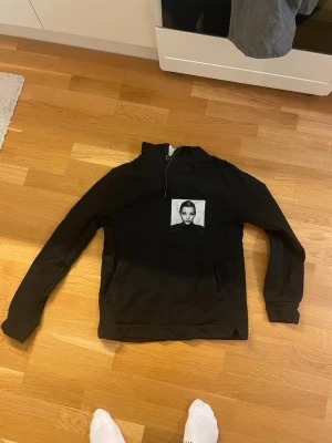 Limitato hoodie Kate moss - Sjukt snygg hoodie från limitato i storlek Large. Bra skick.