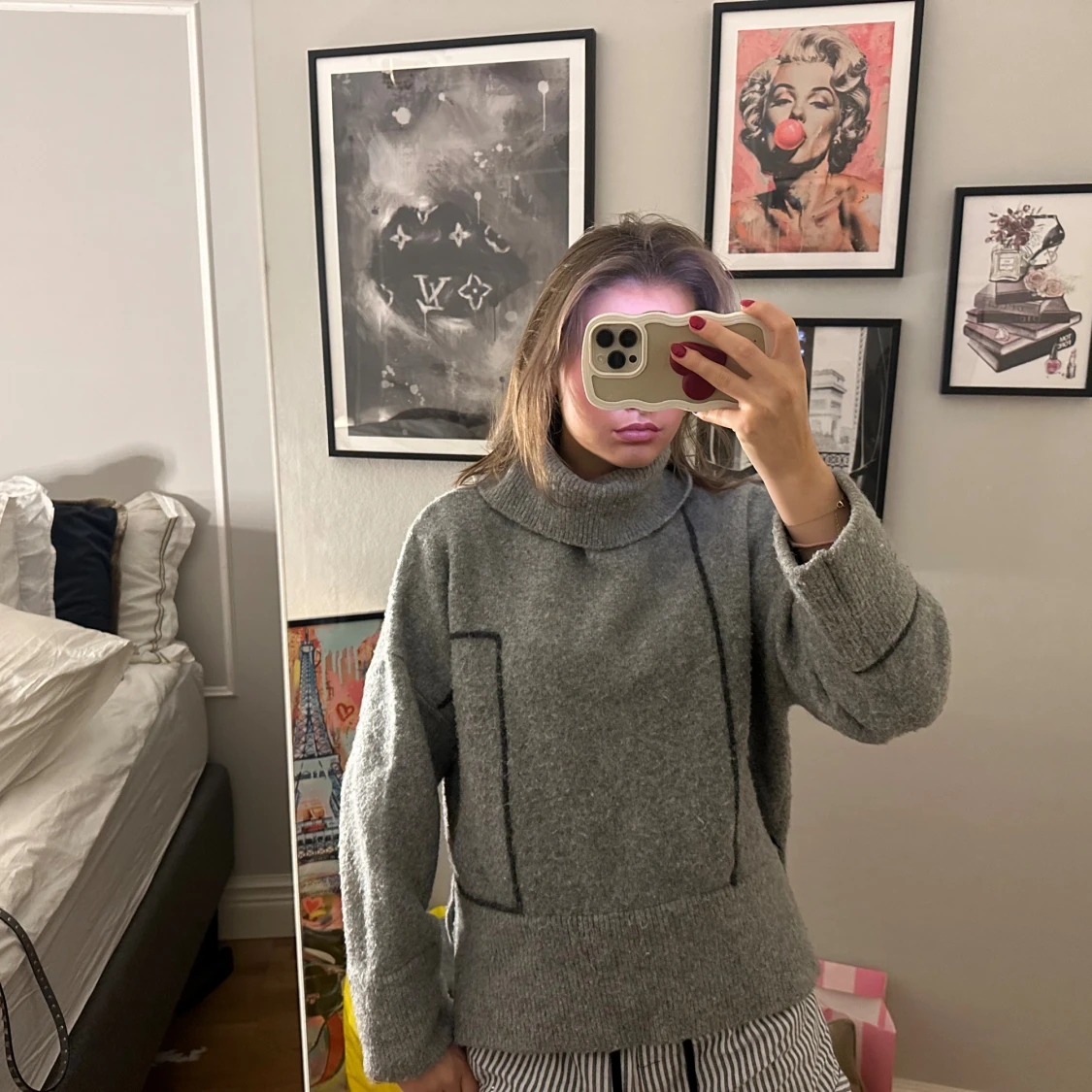 Grå polotröja i ull med svarta detaljer från Zara 