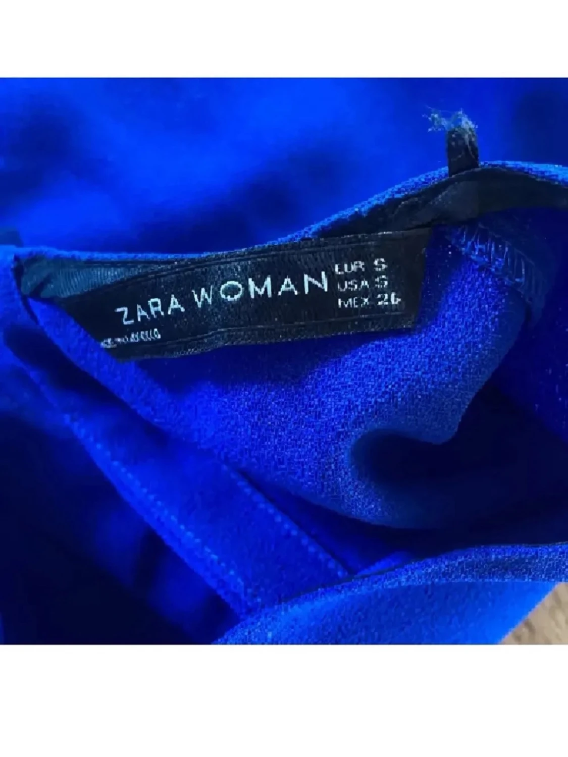 Kornblå ärmlös blus med volang - 4