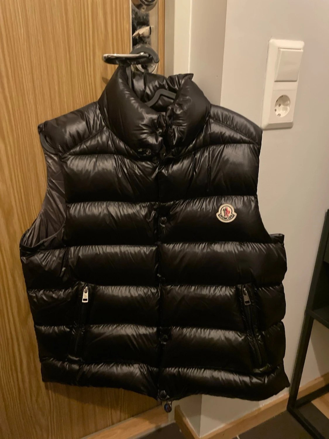 Svart dunväst från Moncler