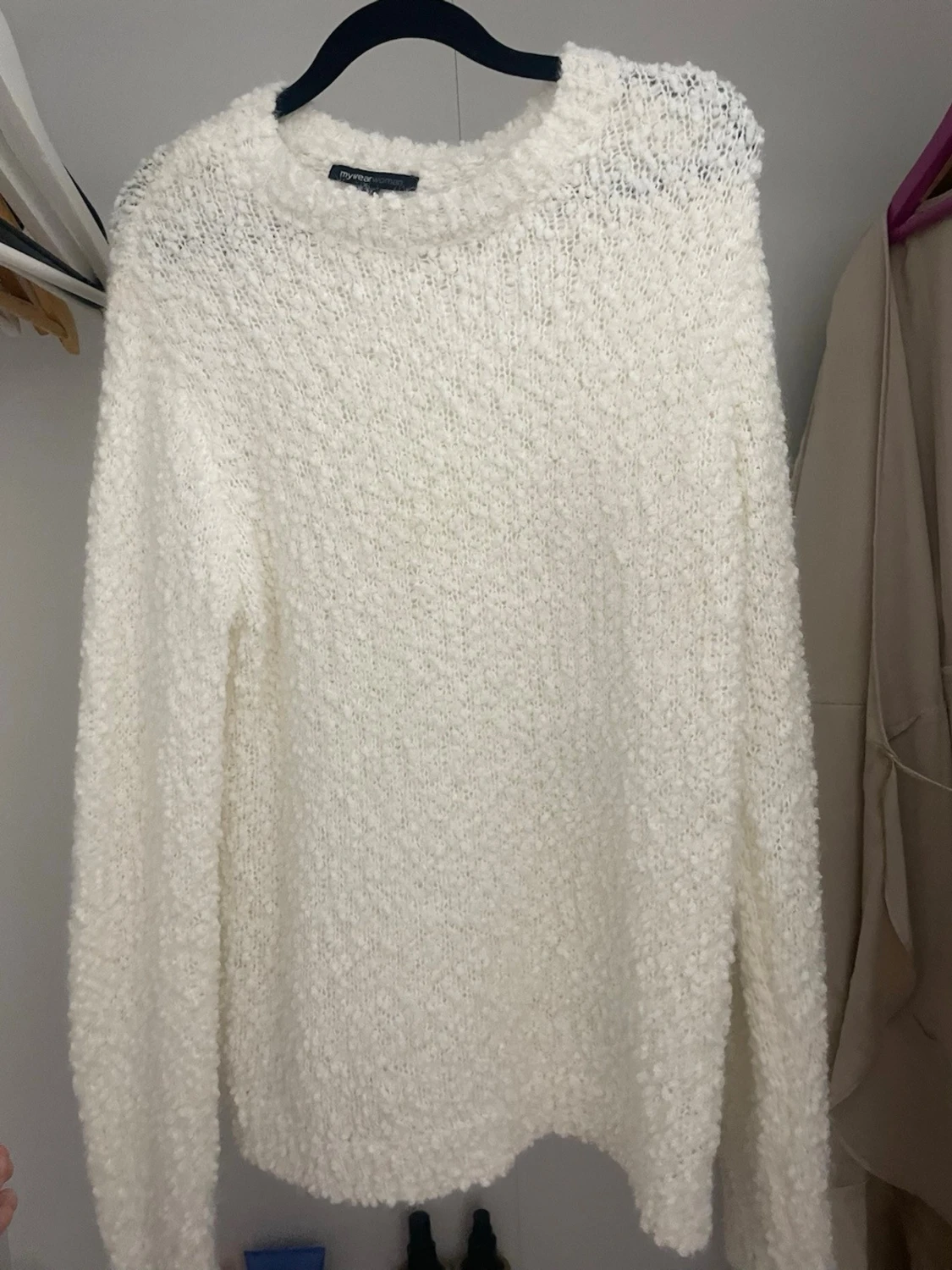 Vit fluffig stickad tröja Mywear