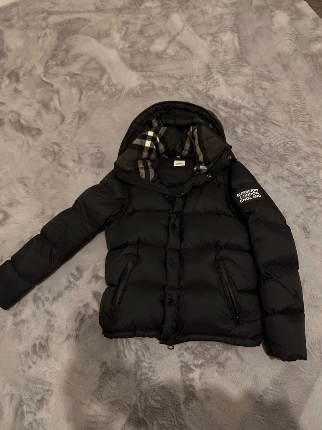 Svart Burberry pufferjacka med huva - 2