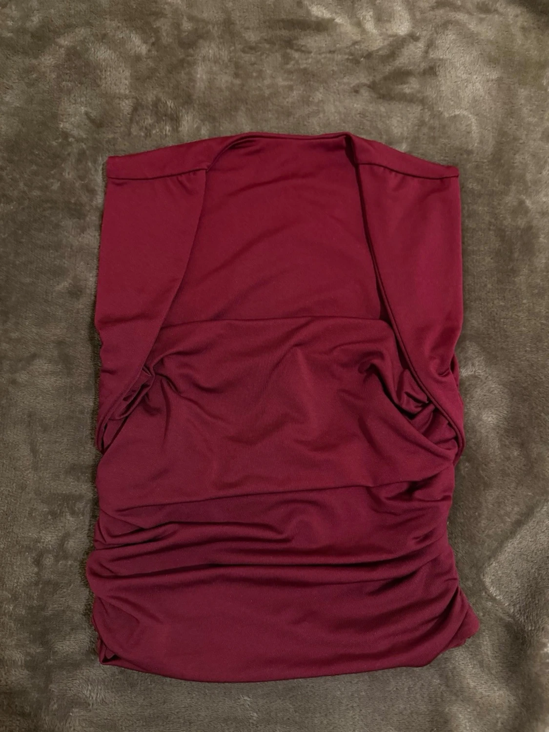 Vinröd croppad topp med breda axelband