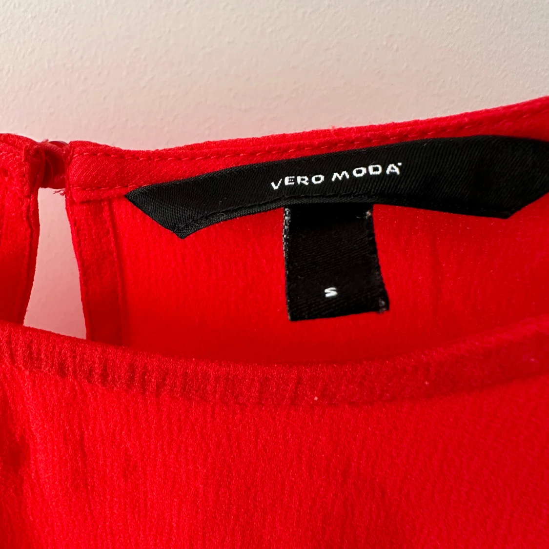 Röd volangblus från Vero Moda - 3