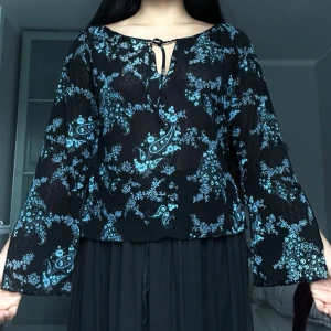 Meshtopp Lindex - Meshtopp i paisley mönster.