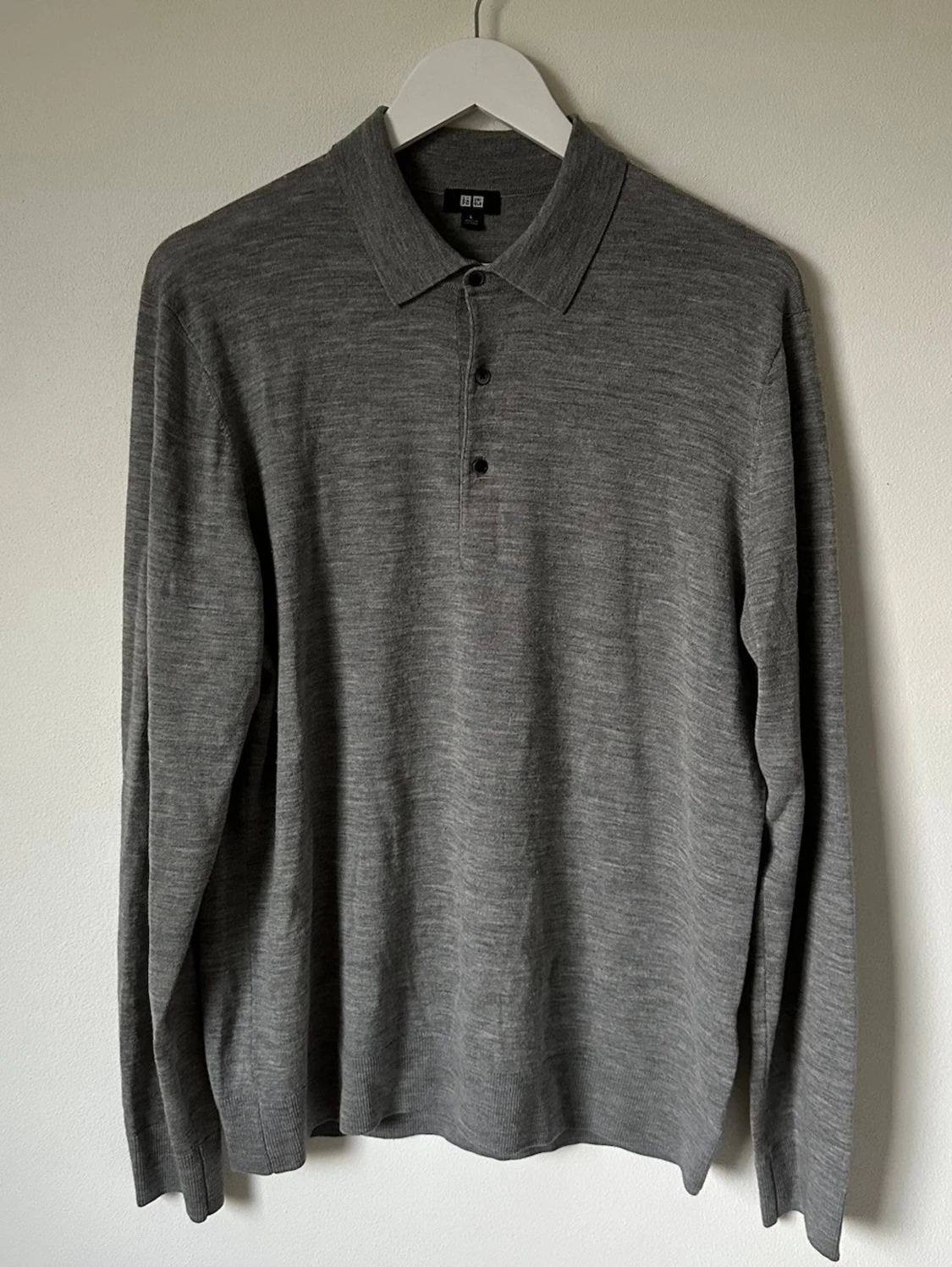 Grå långärmad pikétröja från Uniqlo