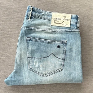 Jacob Cohën LIMITED EDITION  - Jacob Cohën Jeans Limited Edition | Storlek: 29 | Modell: Karen | Mått: W43, L95cm | Nypris: ca 5000kr | ActiveResell