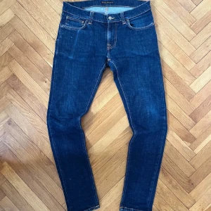 Mörkblå skinny jeans från Nudie - Moddell: Tight Terry. W32 L32