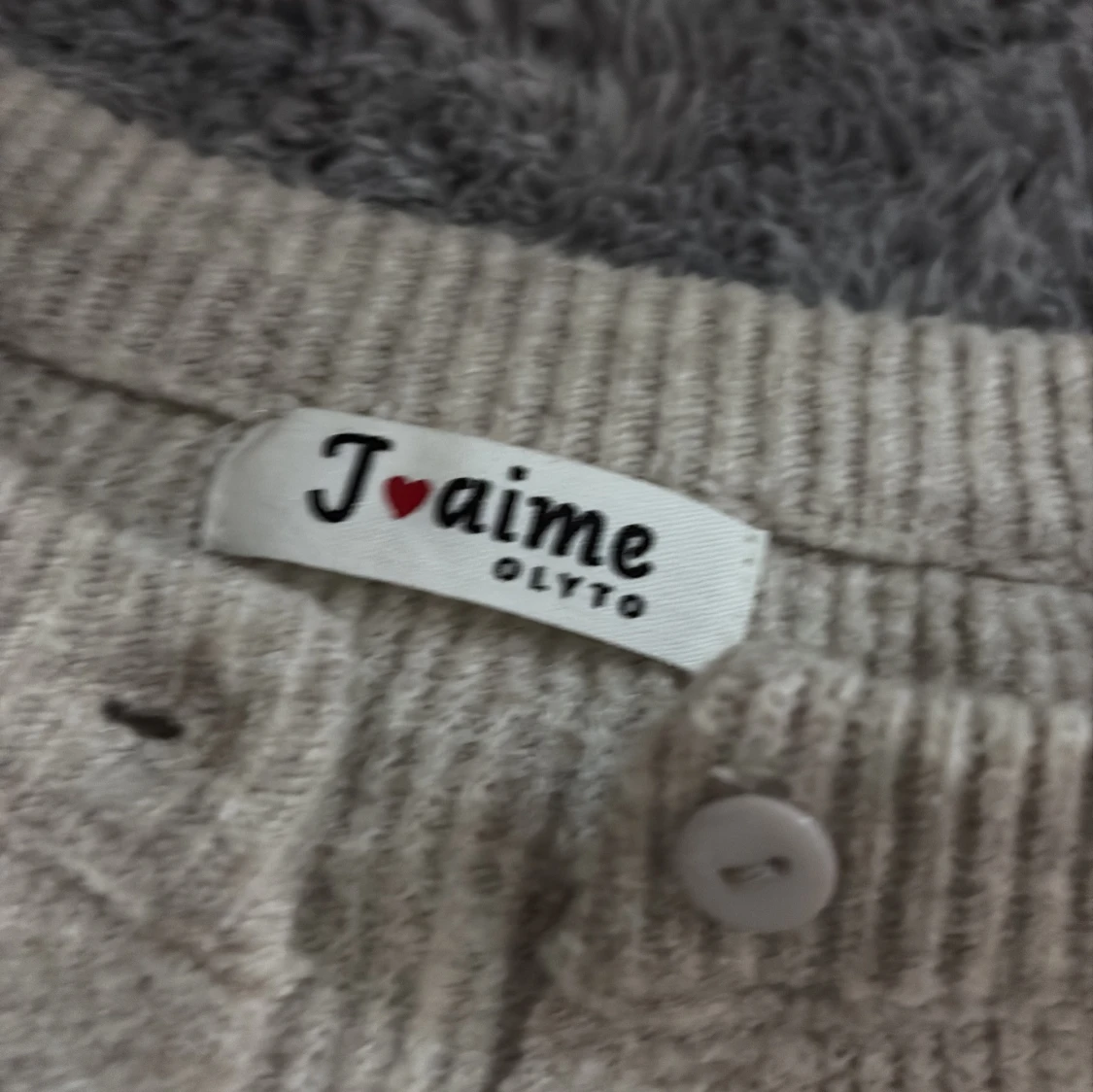 Beige stickad kofta från J'aime - 1