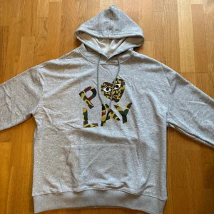 Comme Des Garcons hoodie - Aldrig använd | fräscht och unikt tryck | Storlek M/L | priset är inte hugget i sten!