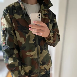 Camouflage vindjacka från Vailent - Riktigt fet vindjacka | storlek S men passar M | skick 9/10✅ | skriv vid frågor eller funderingar!