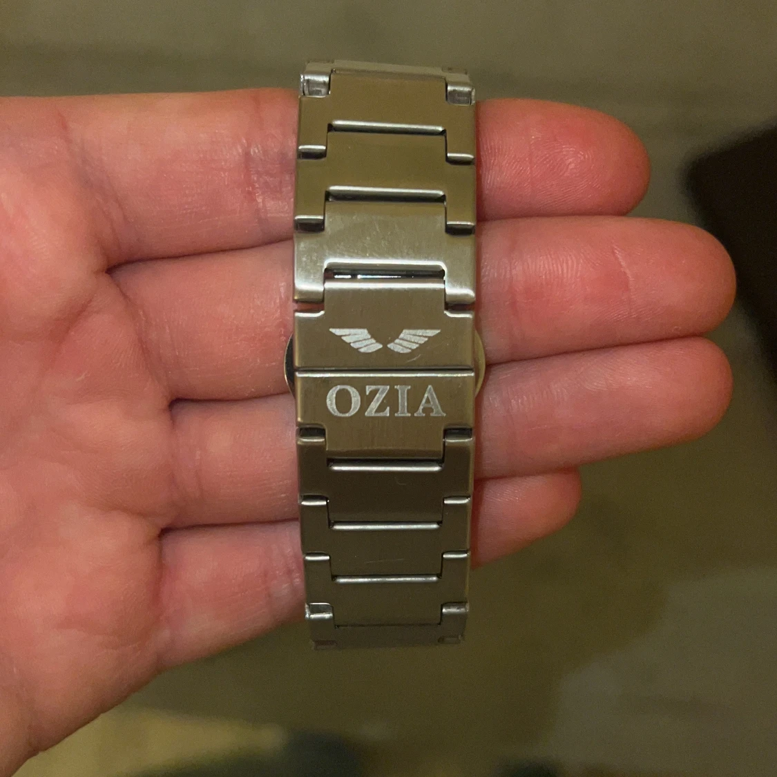 Silverfärgad klocka från OZIA - 1