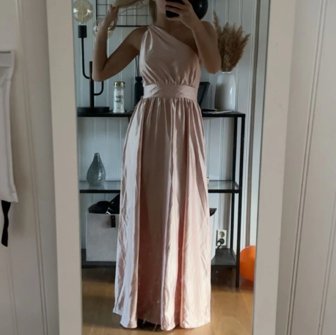 Ljusrosa långklänning med oneshoulder - 2