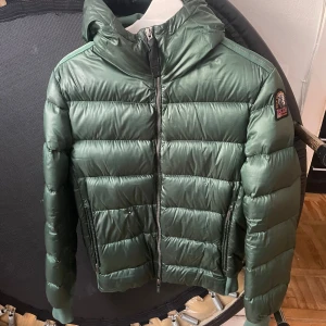 Parajumpers Sheen dunjacka  - Parajumpers Sheen dunjacka. Storlek: S.                 Se bilder för skick 