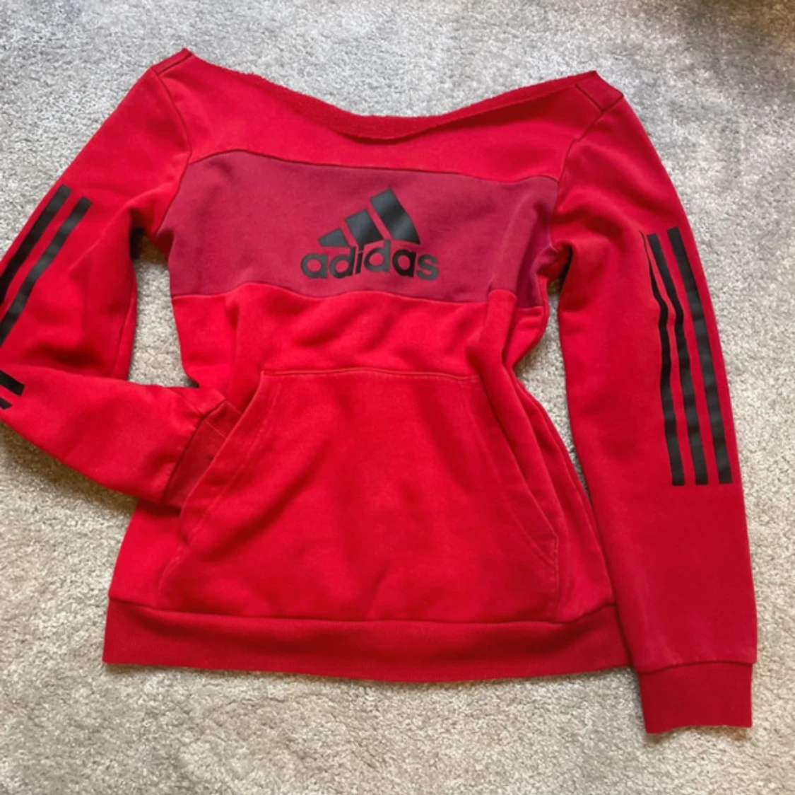 Röd Adidas tröja