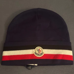 Mössa  - Dm vid intresse 