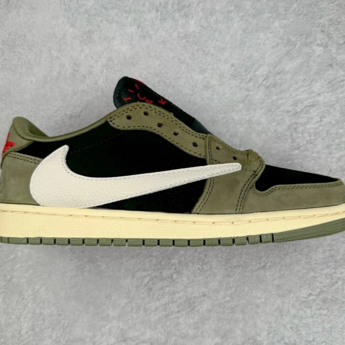 Nike Air Jordan 1 Low Travis Scott - 1