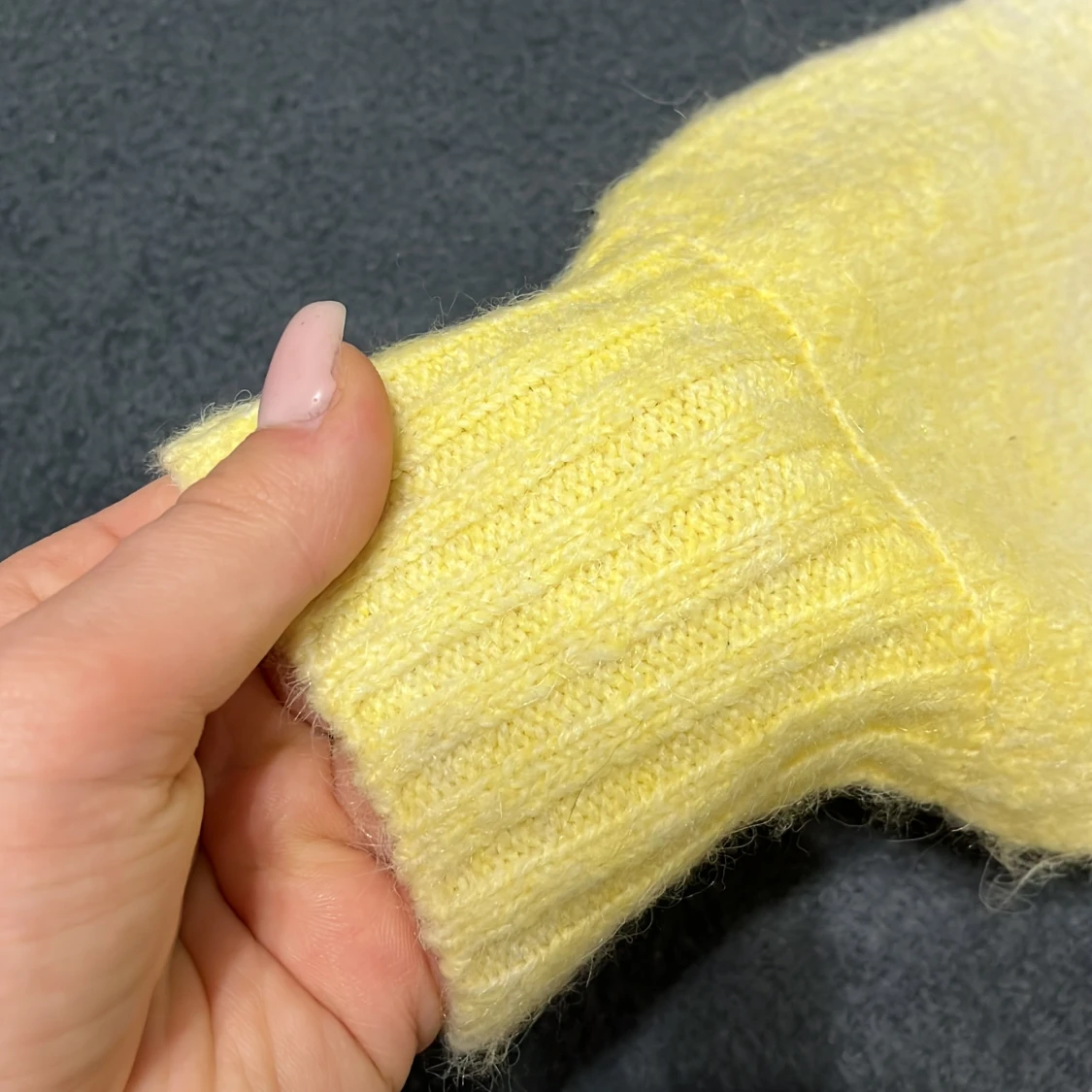 Gul stickad tröja från Cubus - 3