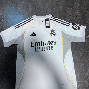 Real Madrid Jersey 25/26 - Never worn, brand new.