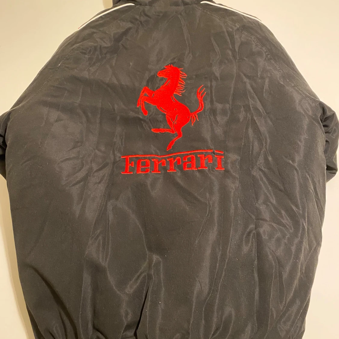 Svart Ferrari racingjacka M - 1
