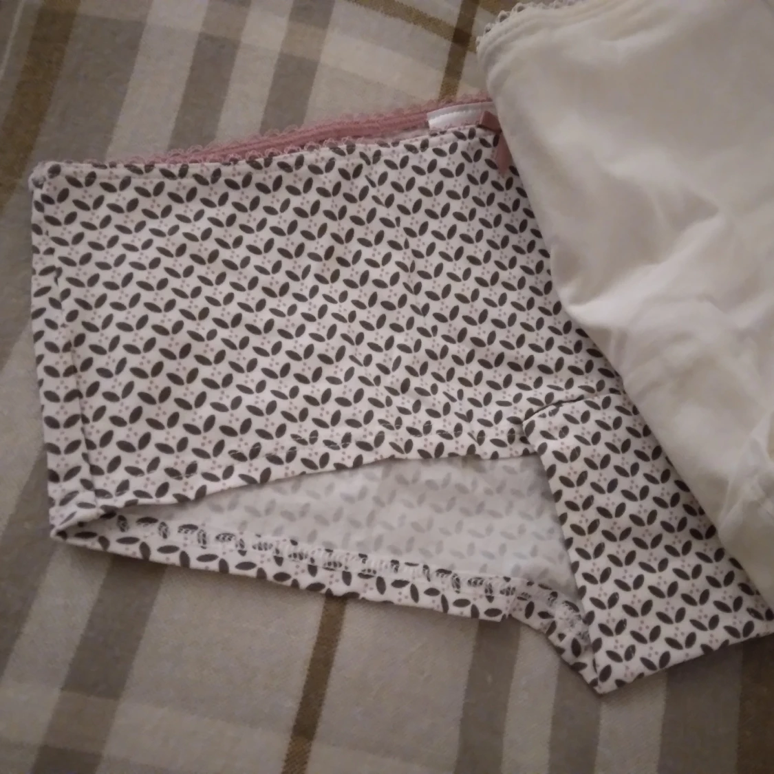 Helt nya, oanvända 3-pack hipsters trosor från H&M, strl 36 - 2