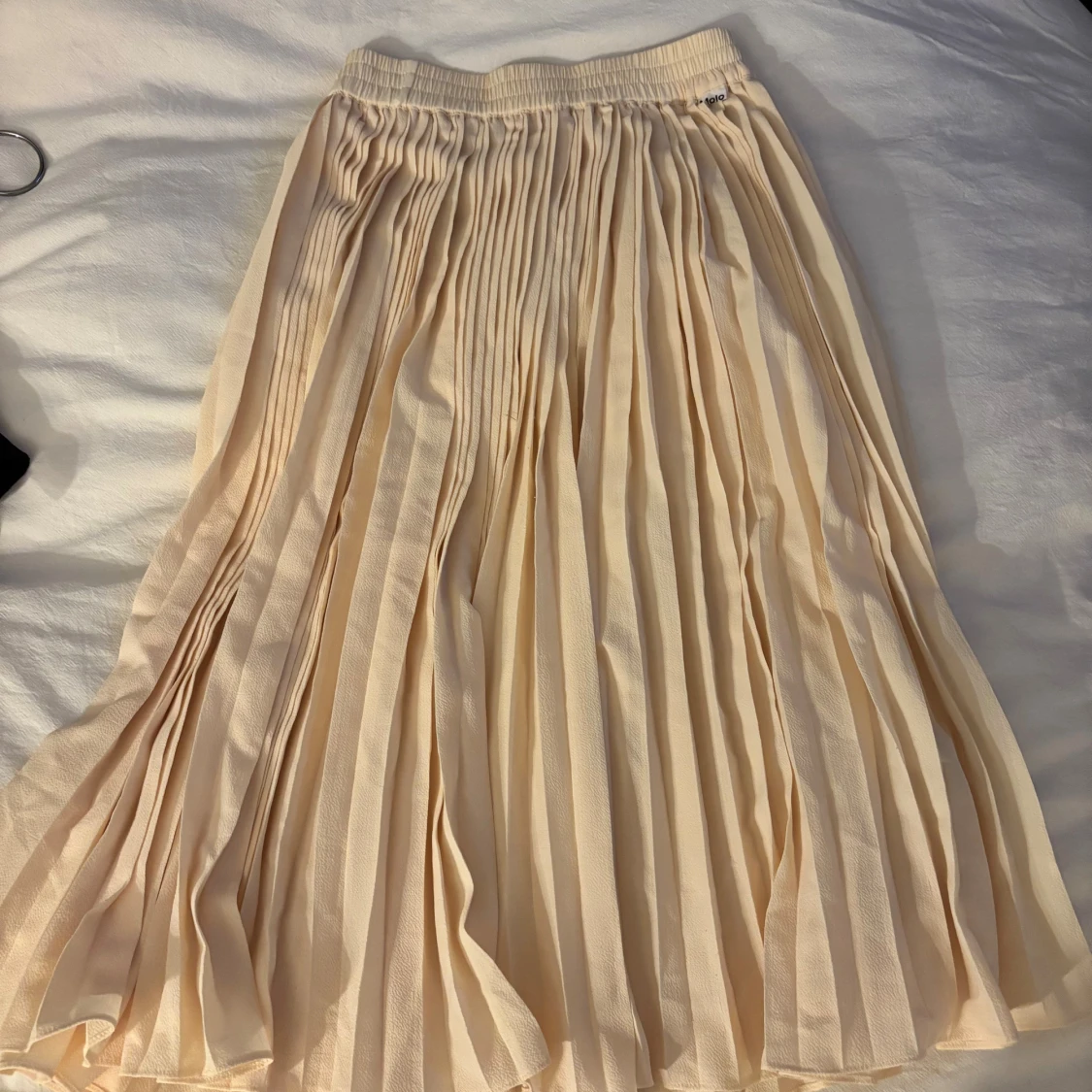 Plisserad beige långkjol från Molo