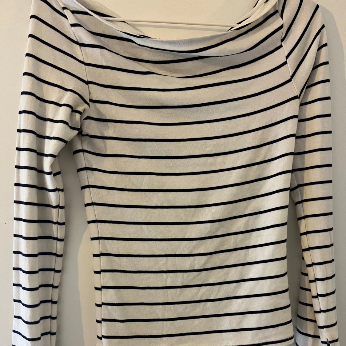 Vit och blå randig båtringad tajt tröja  - 2