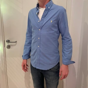 Ralph lauren skjorta  - Ralph lauren skjorta i mycket bra skick, endast använd ett fåtalgånger. Storlek Small