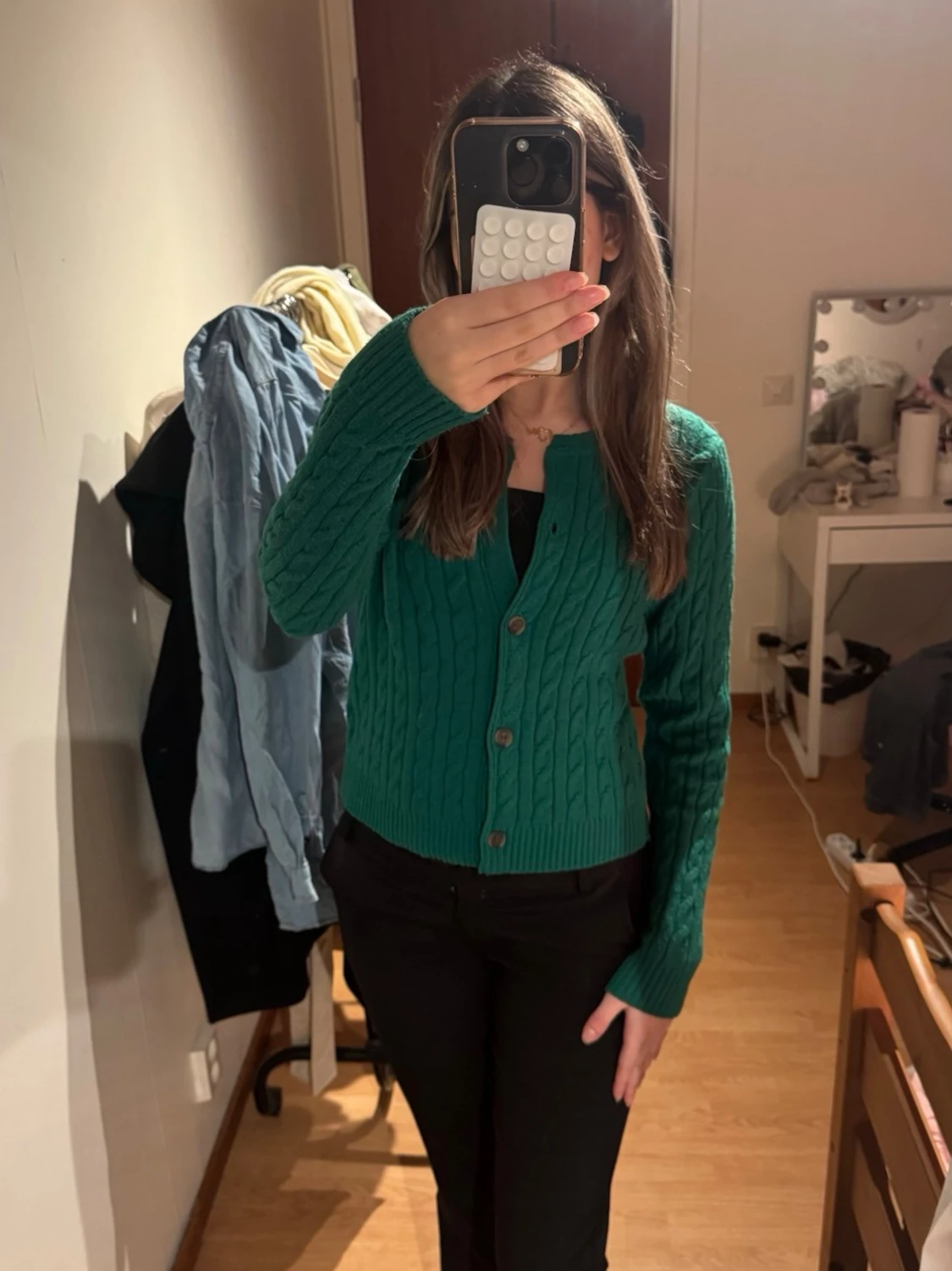 Grön stickad kofta från Lindex