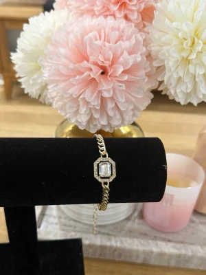 Guld Armband - Helt ny aldrig använd. Rostfritt stål. Justerbar.