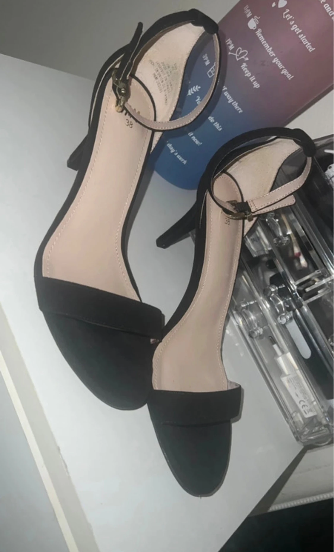 Svarta klackade sandaler från H&M