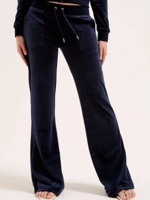 Mörkblå Juicy mjukisbyxor med snörning - Säljer mina Juicy byxor i storleken xs, då jag inte har användning för de. Har använt de fåtal gånger och har inga defekter. Pris kan diskuteras vid snabbköp.