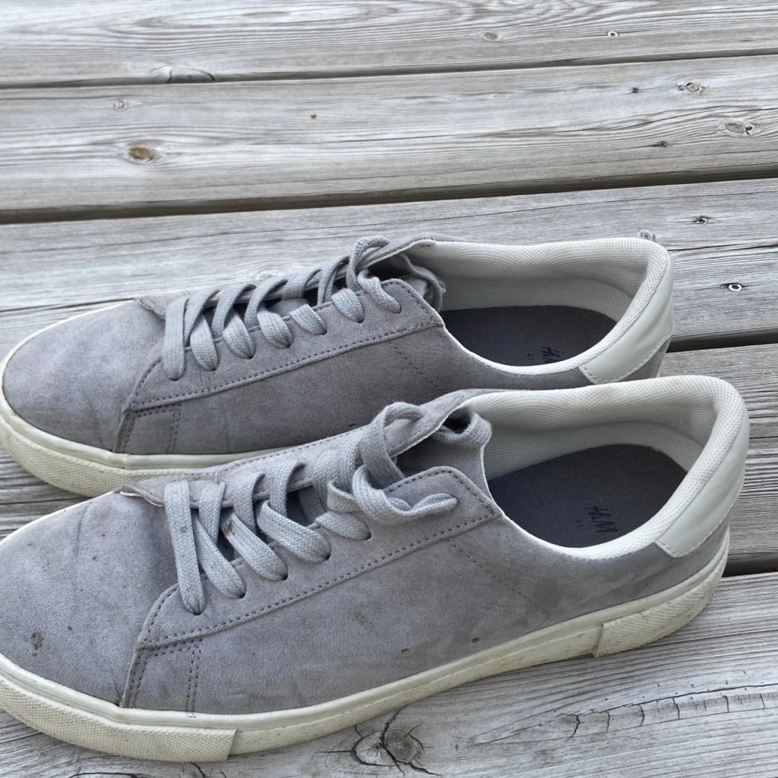 Grå mockasneakers från H&M - 1